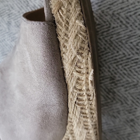 Big Buddha Women's Tan Wedge Sandals - Picture 5 of 8